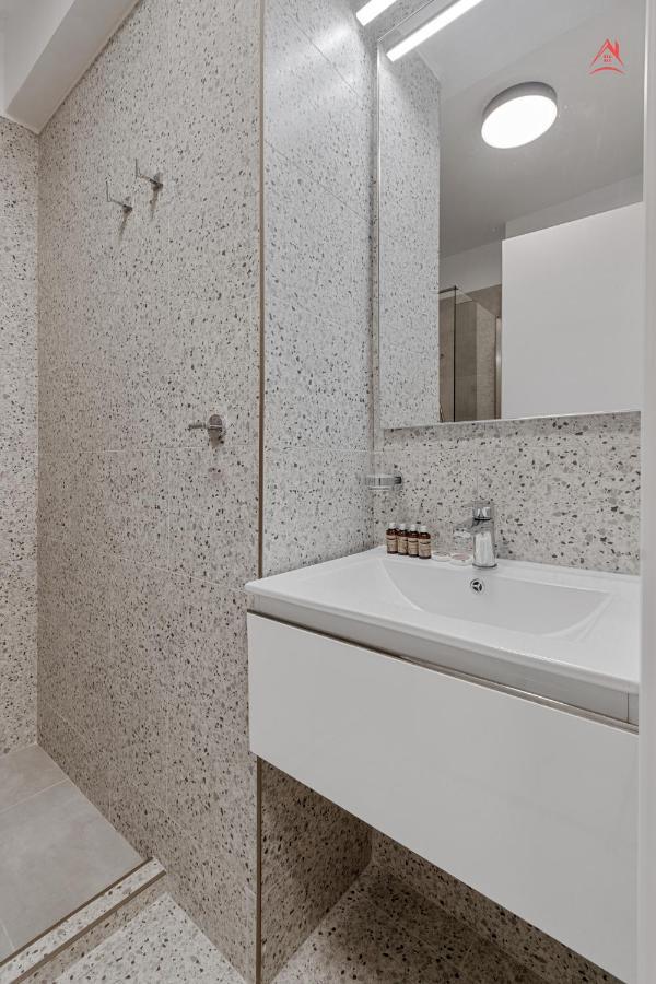 Apartament Opera Residence - Cismigiu, Eroilor, Free Private Parking Boekarest Buitenkant foto